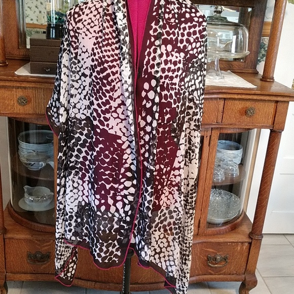 Silky Black & White Oblong Scarf - Picture 3 of 6